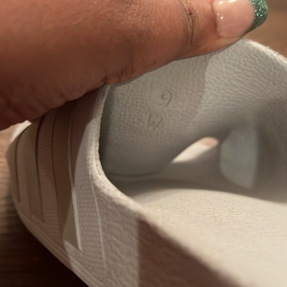 Women's Adidas  Slides sandal Size 9 - Picture 6 of 6